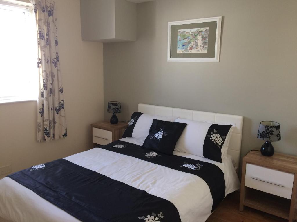 Towan Beach Holiday Flat room 4