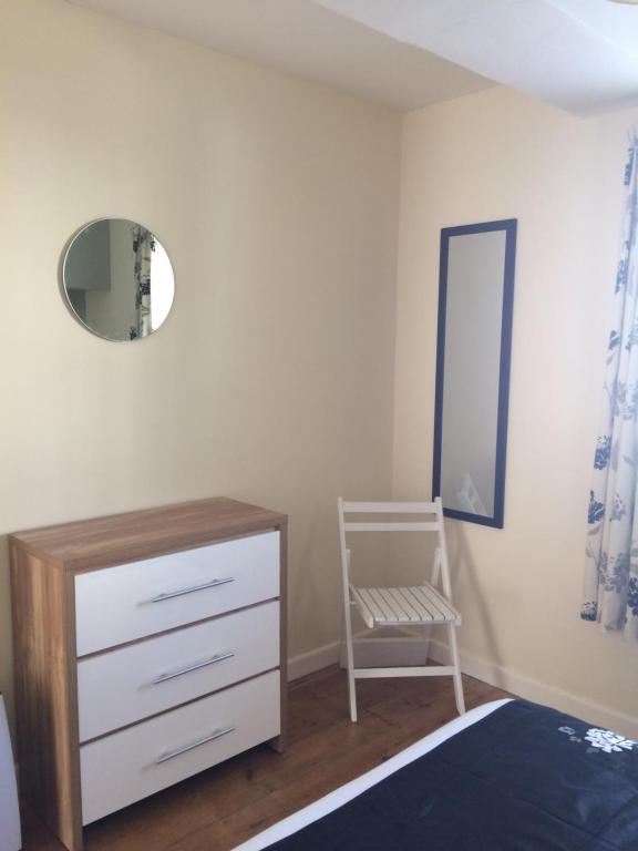 Towan Beach Holiday Flat room 5